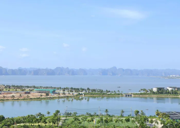 Near Bãi Cháy Khách sạn *